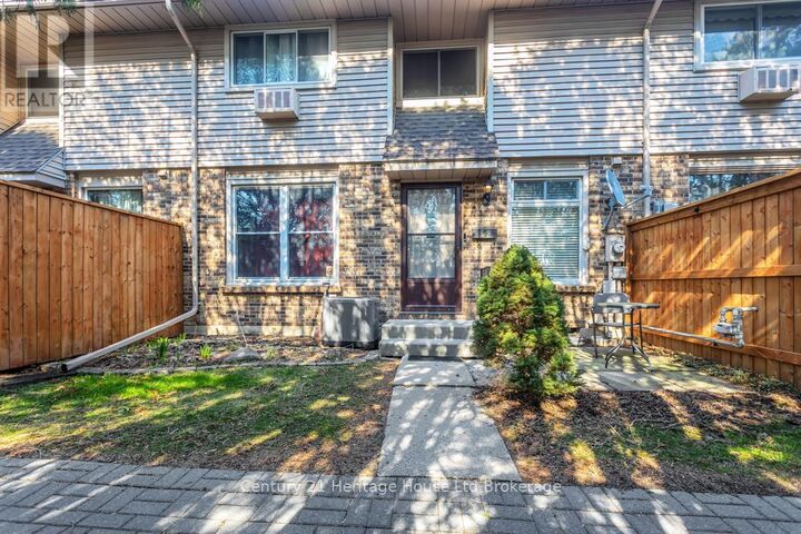 1 Lamers Court 18 — photo 1
