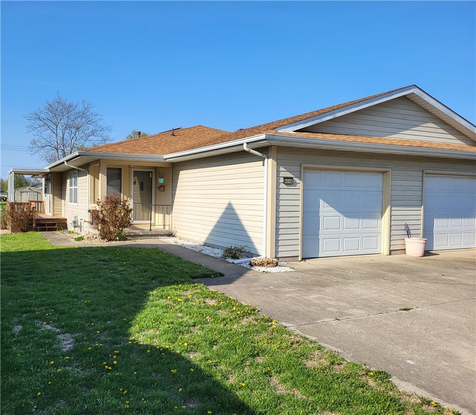 Property Photo:  406 W Saint Louis Avenue B  IL 62401 