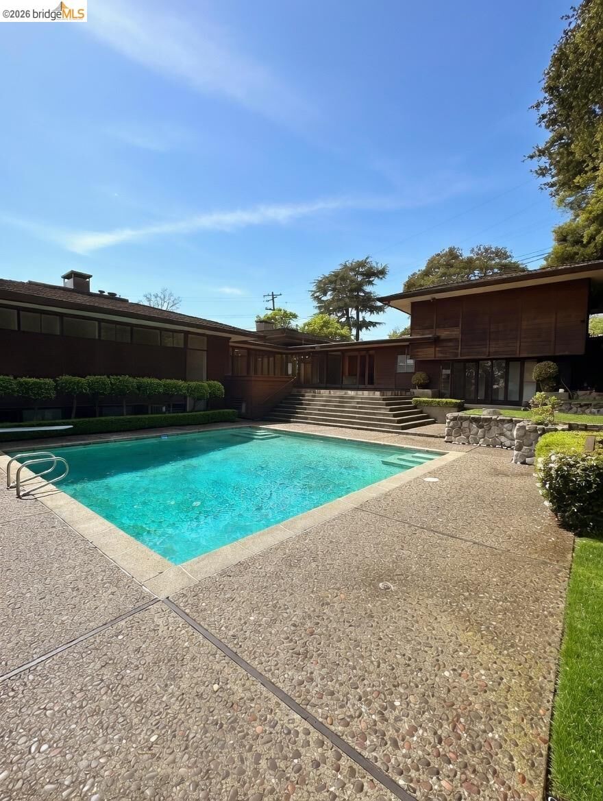 Property Photo:  300 Mountain Ave  CA 94611 