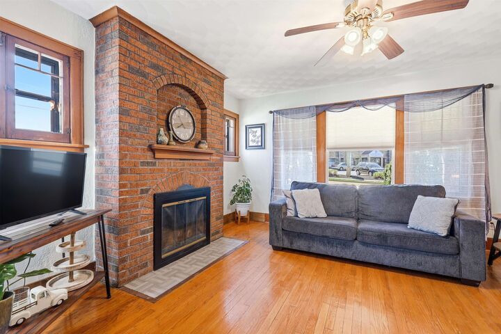 Property Photo: 1405 University Avenue IA 52001