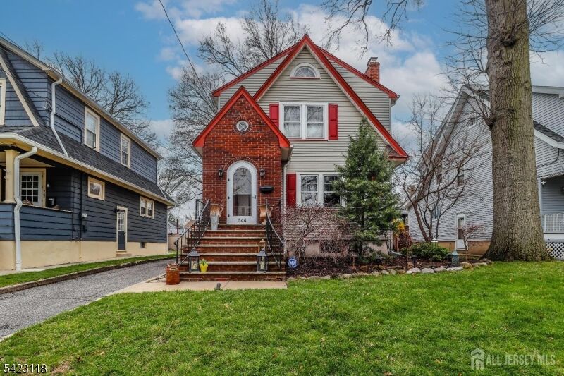 Property Photo:  544 W Meadow Ave  NJ 07065 