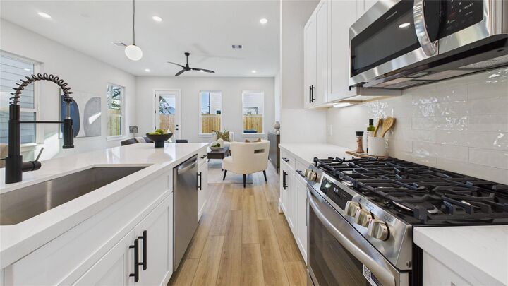 Property Photo: 5027 Golden Forest Drive C TX 77091