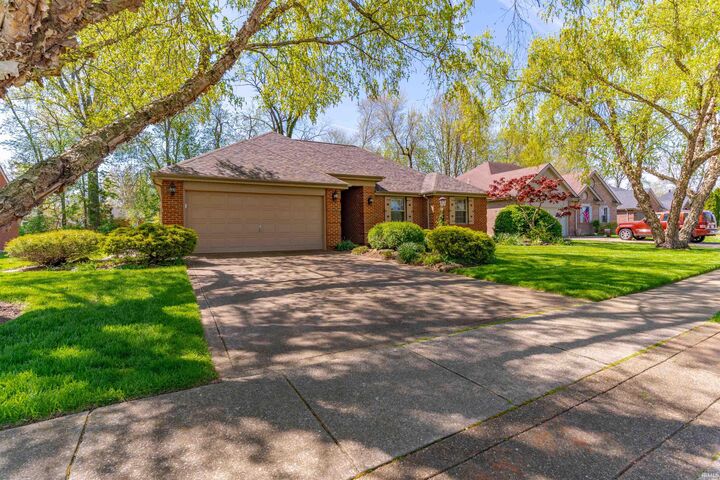 Property Photo:  401 Hunters Green  IN 47711 