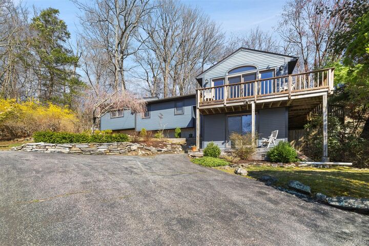 Property Photo:  6 Tennis Court Road  NY 10541 