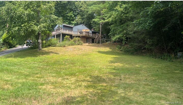Property Photo: 6 Tennis Court Road NY 10541