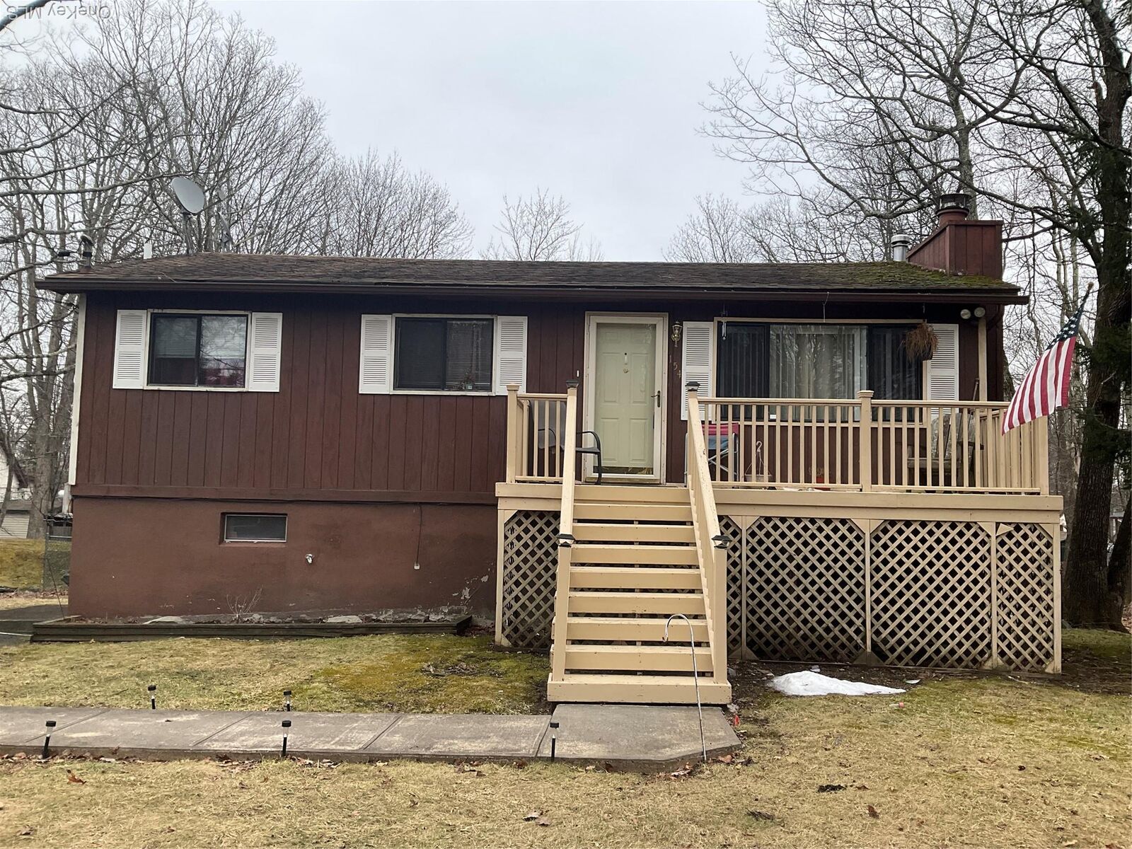 Property Photo:  154 Roundhill  PA 18337 