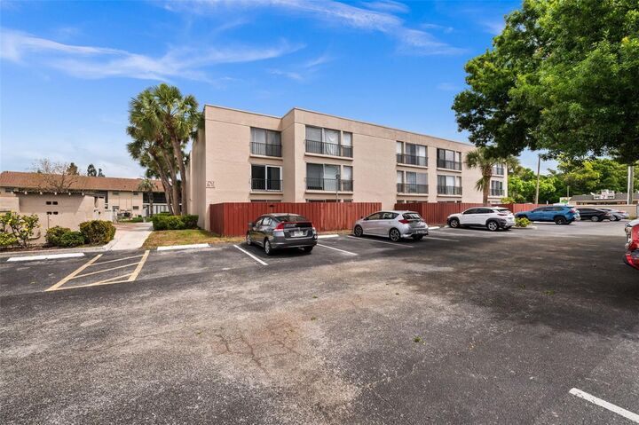 Property Photo: 2763 Woodgate Lane 301 FL 34231