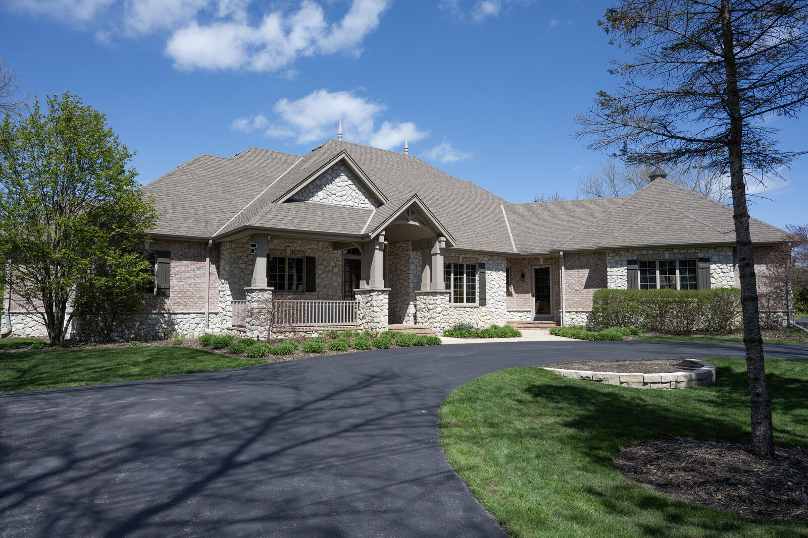 Property Photo:  1512 W County Line Rd  WI 53092 