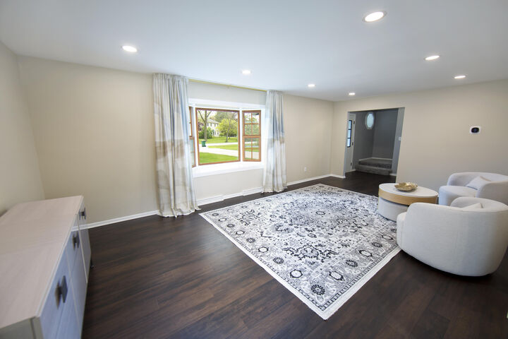 Property Photo:  10234 N La Cresta Dr  WI 53092 