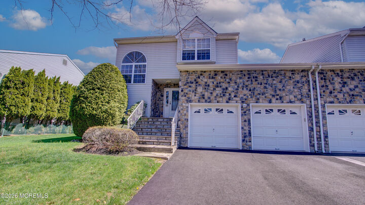 Property Photo:  37 Hummingbird Court  NJ 07746 