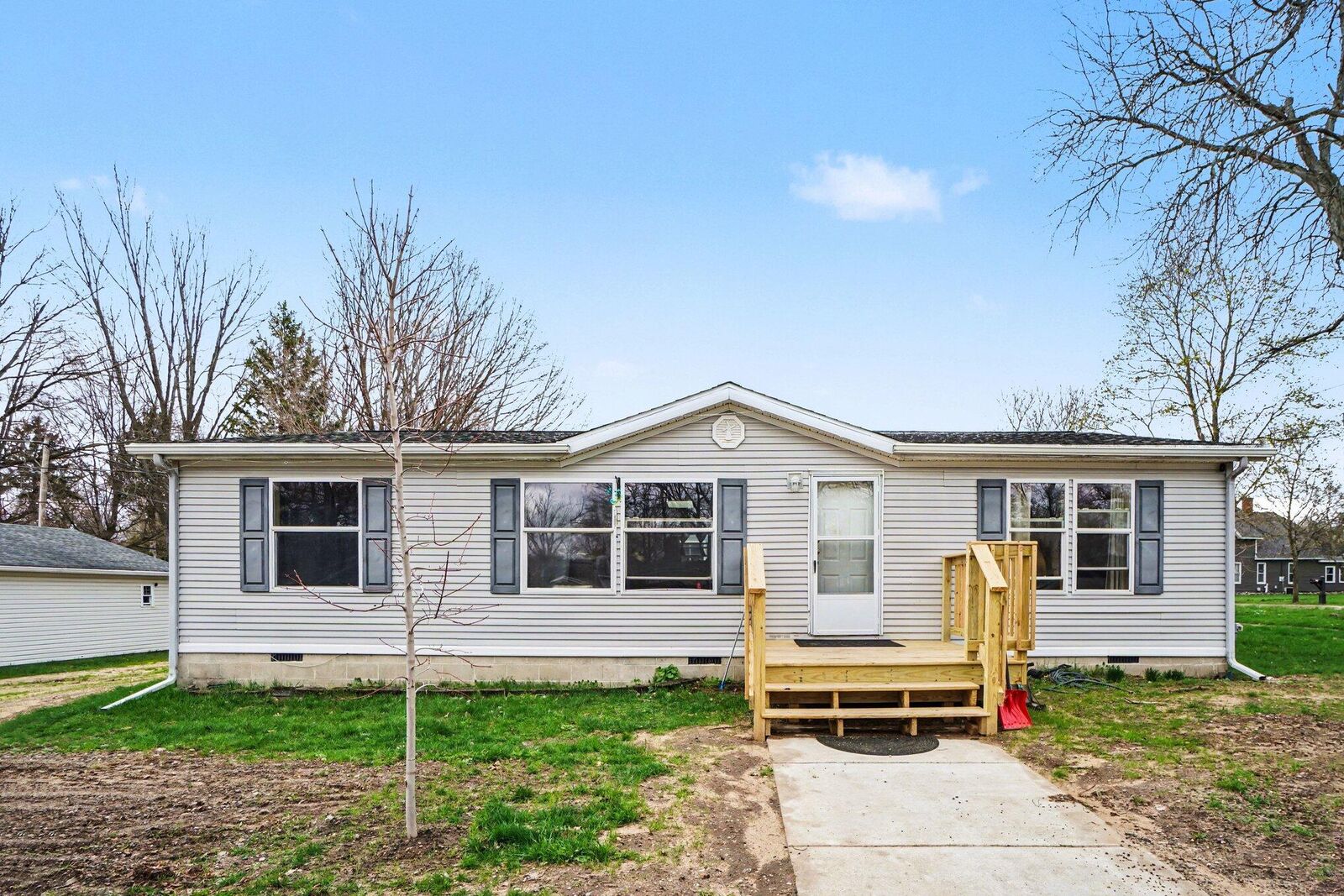 Property Photo:  403 E 2nd Street  MI 49065 