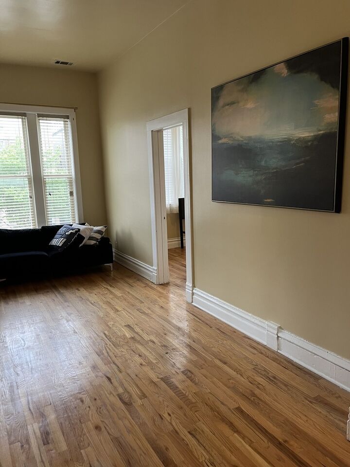 Property Photo: 4429 S Calumet Avenue 2 IL 60653