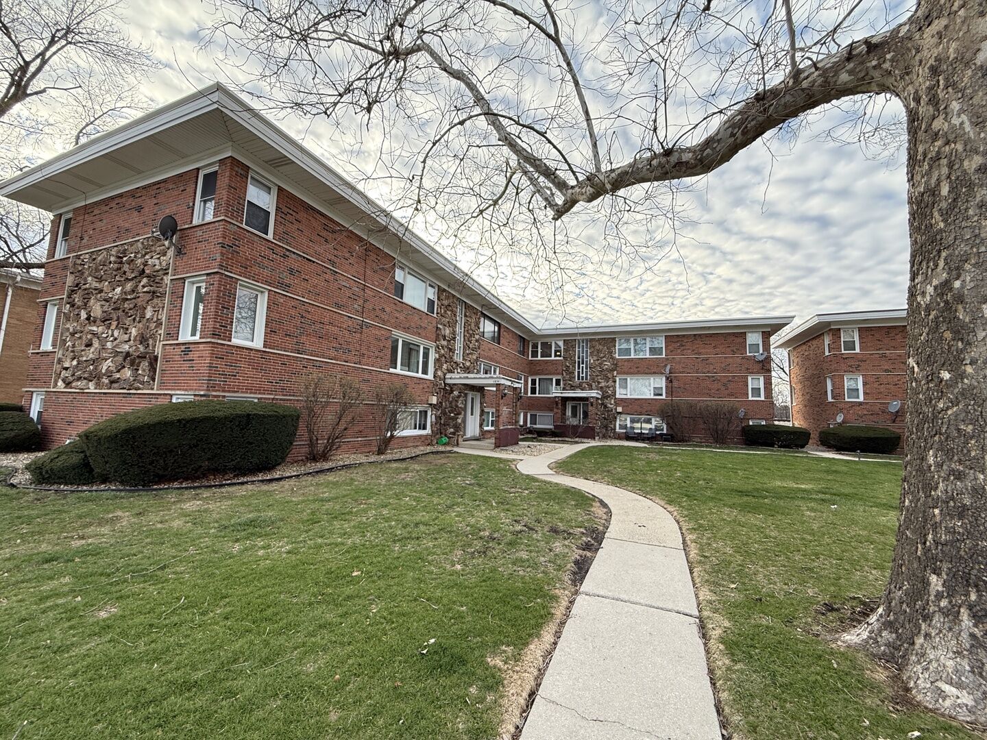 Property Photo: 6830 W Lode Drive 3A IL 60482