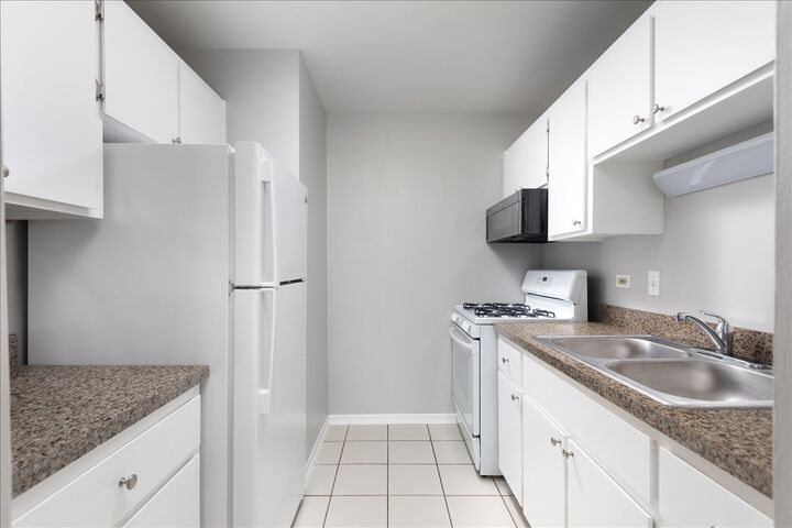 Property Photo:  5740 East Avenue 2F  IL 60525 