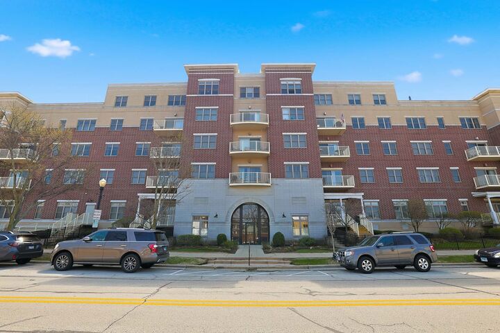 Property Photo:  965 Rogers Street 104  IL 60515 