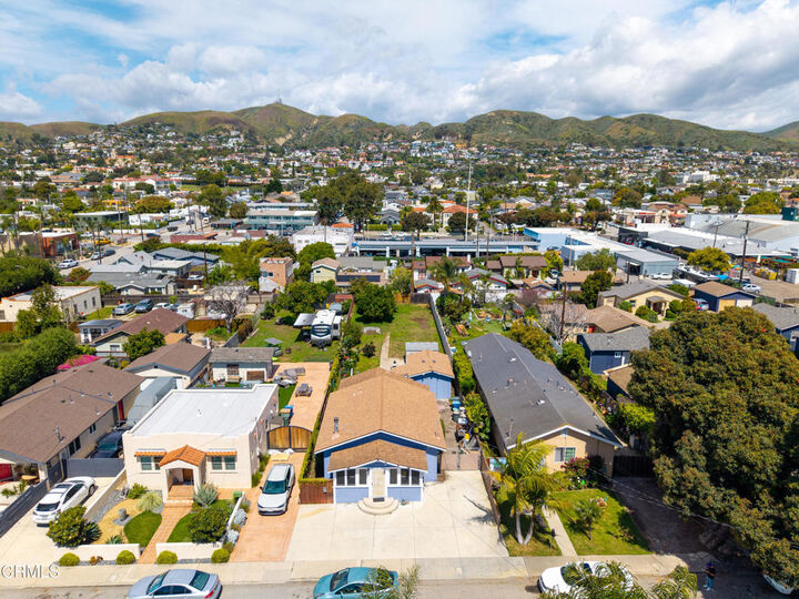 Property Photo:  1813 Ocean Avenue  CA 93001 