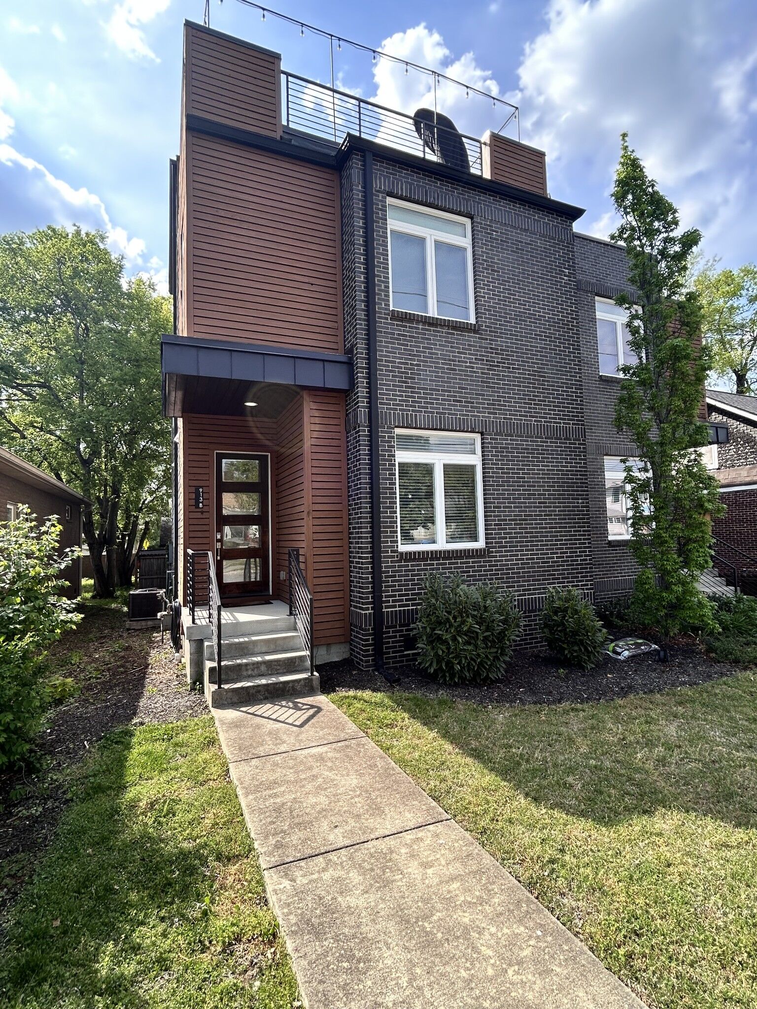 Property Photo: 913B 14th Ave S TN 37212