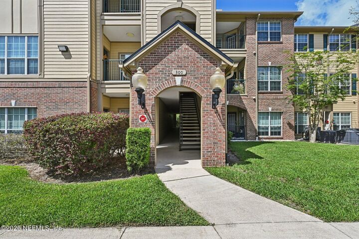 Property Photo:  7800 Point Meadows Drive 322  FL 32256 