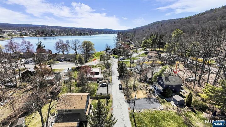 Property Photo:  7 Shadowy Lane  NJ 07480 