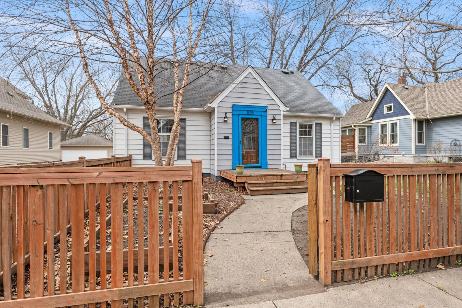 Property Photo:  825 Delaware Avenue  MN 55107 