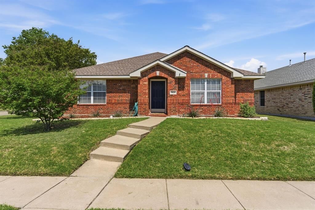 Property Photo:  5020 Evergreen Drive  TX 75070 