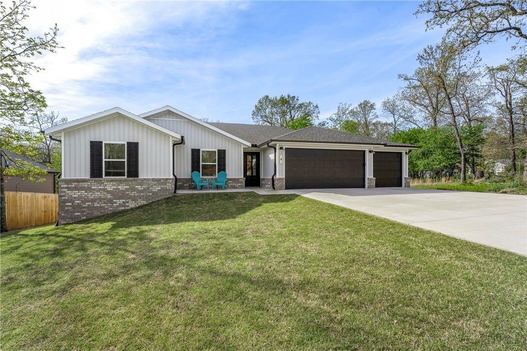 Property Photo:  4 Roxburgh Lane  AR 72715 