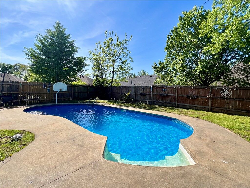 Property Photo: 3381 Eaglecrest Circle AR 72762