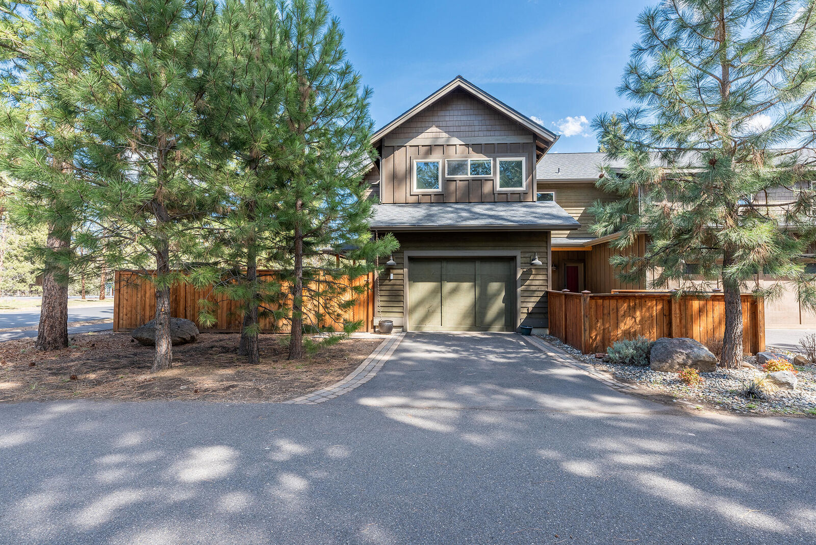 Property Photo:  923 E Desperado Trail  OR 97759 