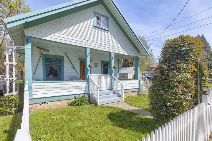 Property Photo:  219 Gilbert Avenue  OR 97442 