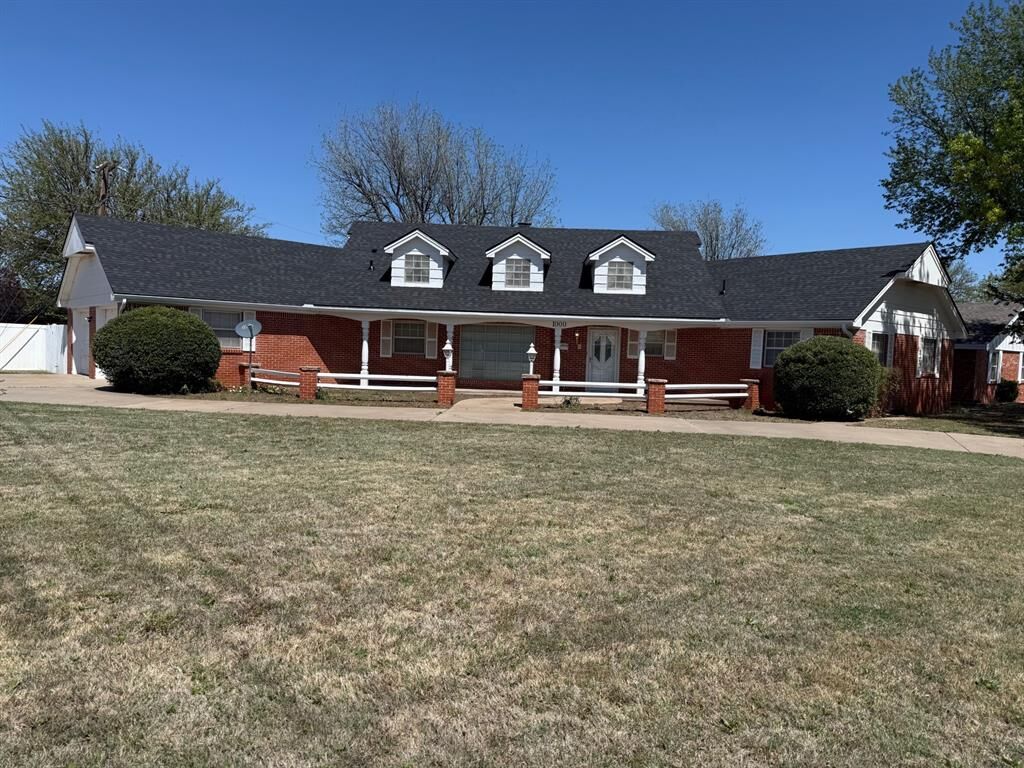 Property Photo:  1000 N Byers Avenue  OK 73554 