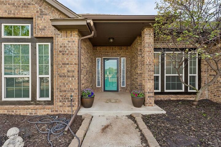 Property Photo: 8304 NW 139th Terrace OK 73142