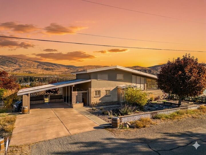 Property Photo:  6521 Bellevue Drive  BC V0H 1T4 