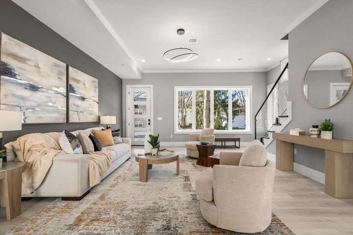 Property Photo:  32 Wilson Cir 32  MA 02461 