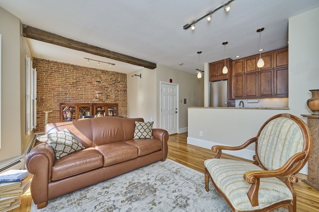 Property Photo: 89 Waltham St 4 MA 02118