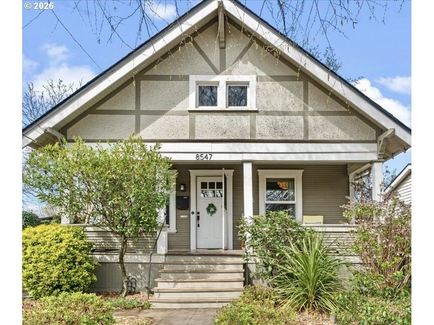 Property Photo:  8547 N Oswego Ave  OR 97203 