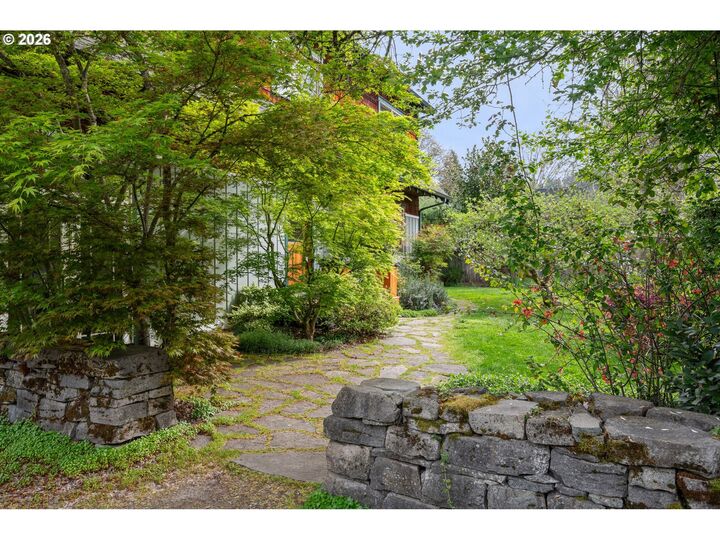 Property Photo:  2455 Emerald Aly  OR 97403 