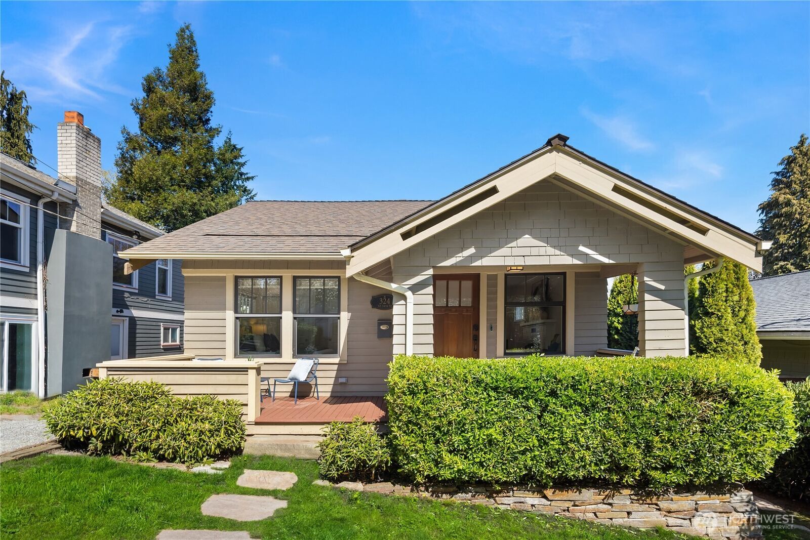 Property Photo:  324 NE 54th Street  WA 98105 