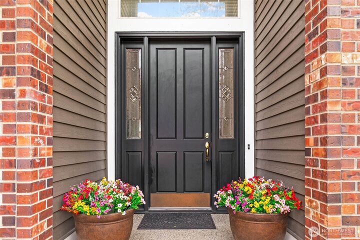 Property Photo:  122  245th Place SE  WA 98074 