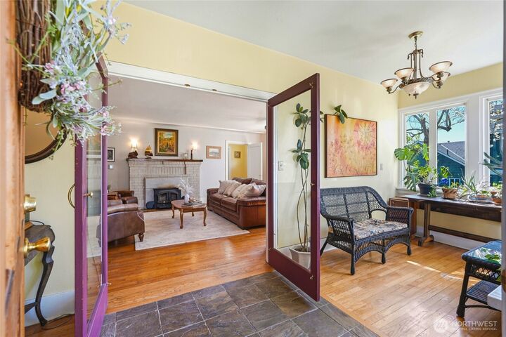 Property Photo:  211 S 15th Street  WA 98055 