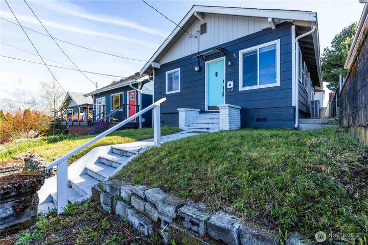 Property Photo:  916  Pleasant Avenue  WA 98337 