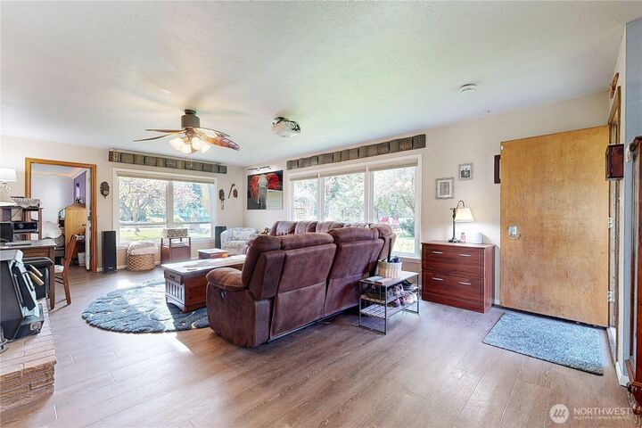 Property Photo:  821 E Chesnut Street  WA 99362 