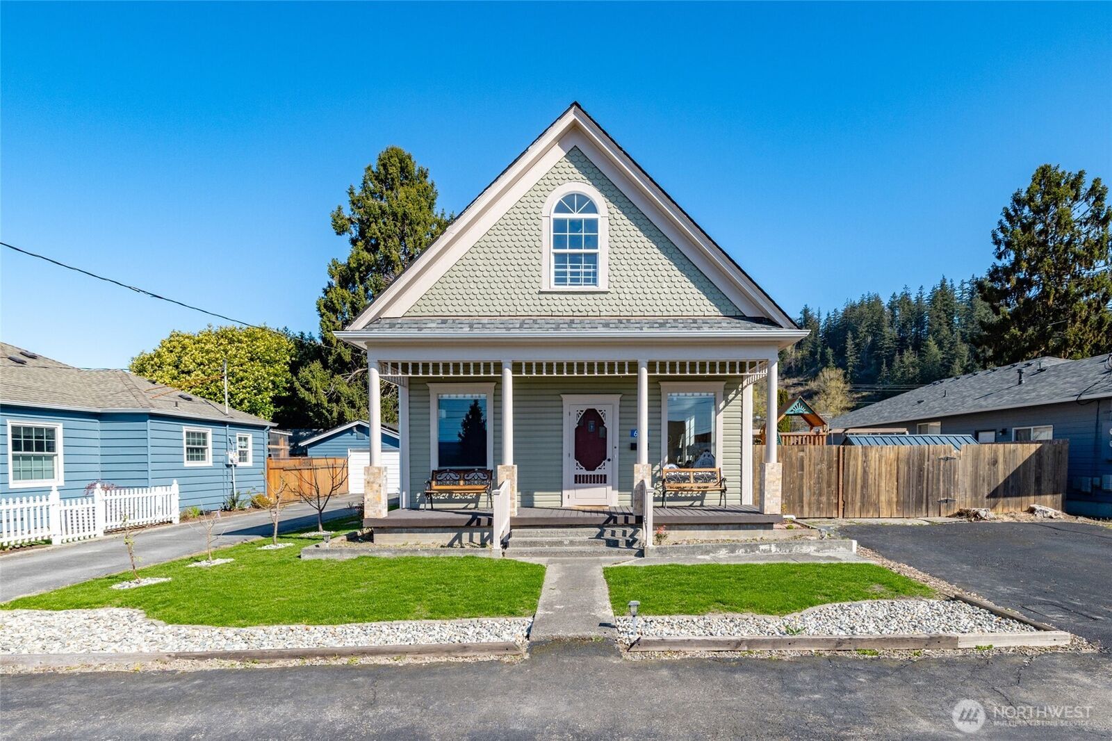 Property Photo: 625 E Hazel Avenue WA 98233
