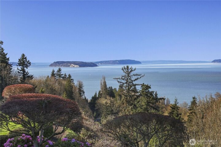 Property Photo: 316 Heather Road WA 98203