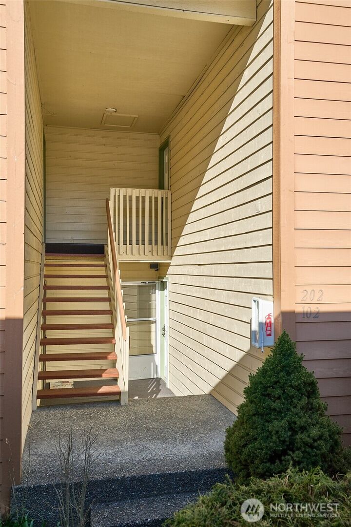 Property Photo:  23617  112th Avenue SE F202  WA 98031 