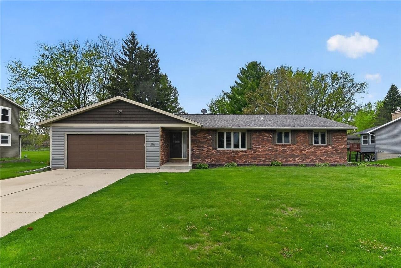 Property Photo:  508 Woodvale Drive  WI 53532 