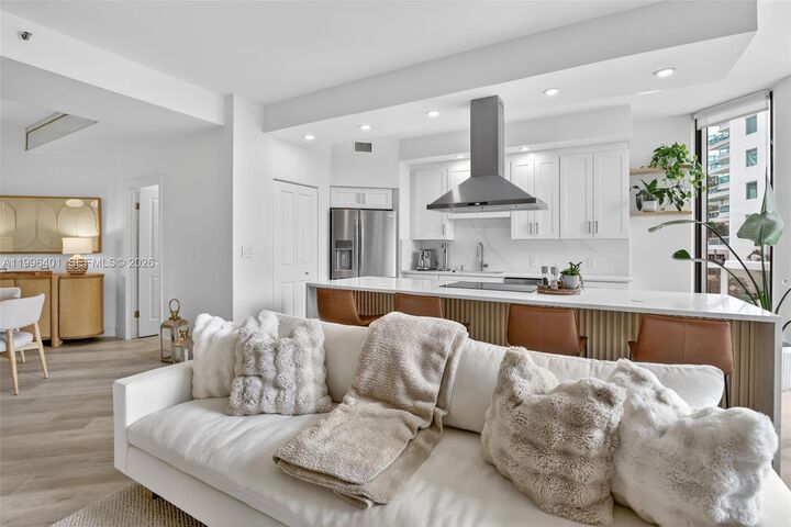 Property Photo:  20185 E Country Club Dr 204  FL 33180 