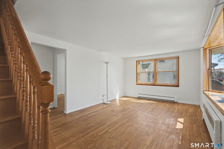 Property Photo:  1 King Court  CT 06082 