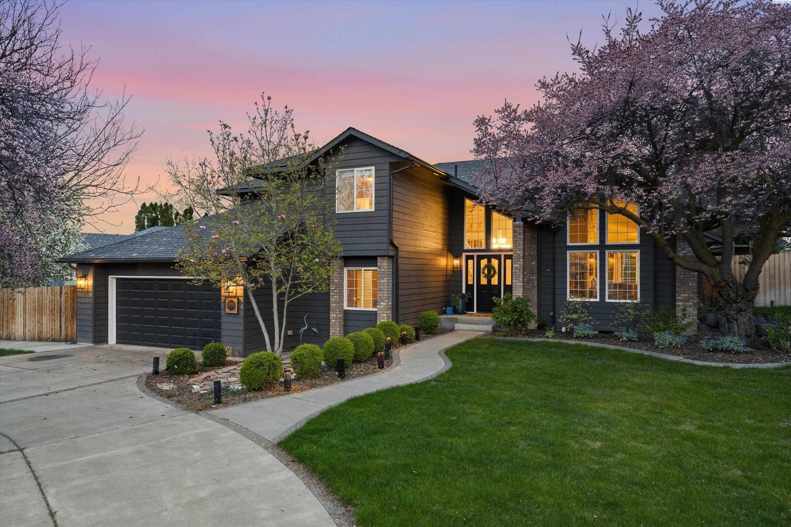 Property Photo: 201 Piper St WA 99352