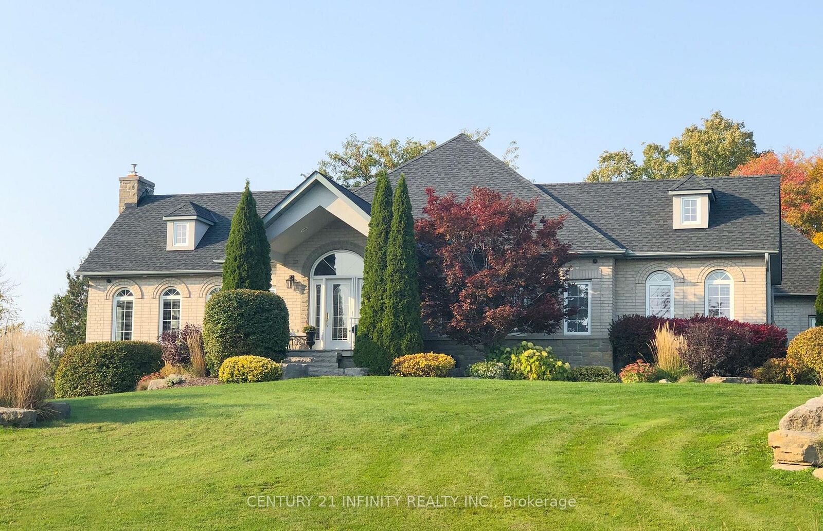 Property Photo:  1501 Kodiak Street  ON L1Y 1A8 