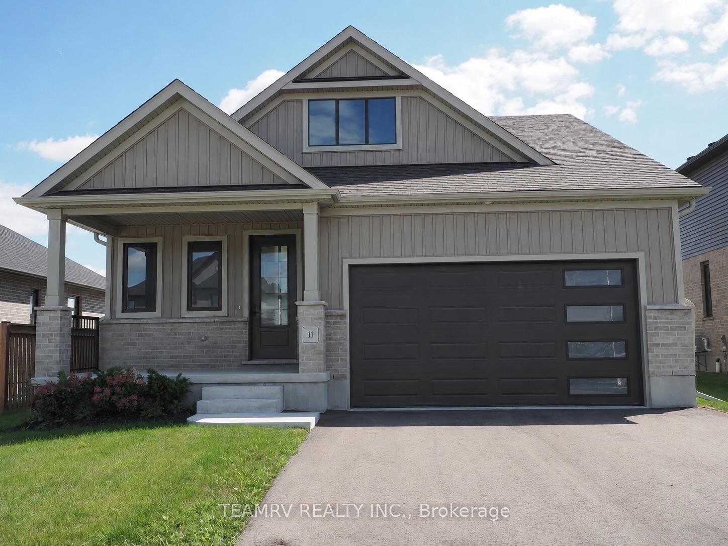 Property Photo: 11 Sycamore Drive ON N4G 5S3